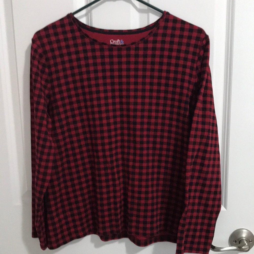 Croft and Barrow woman’s plaid long sleeve tee Size XL